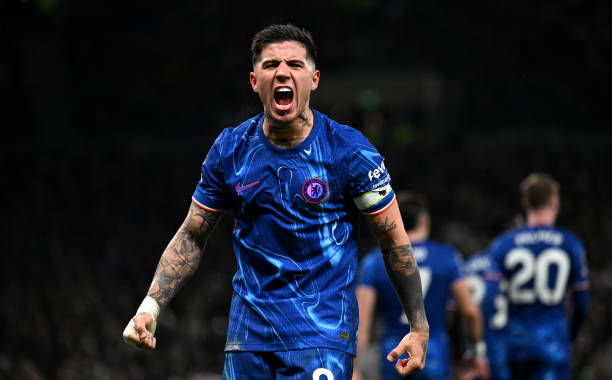 建造足球场的经济账：月均开销解析