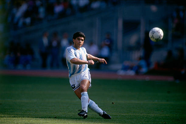 欧冠比赛用球价格对比：普通足球与官方用球的差距