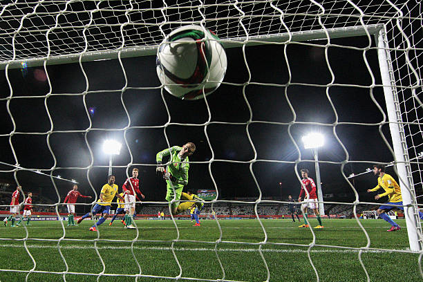 瓜迪奥拉震惊捂脸:莱万9分钟5球改写历史