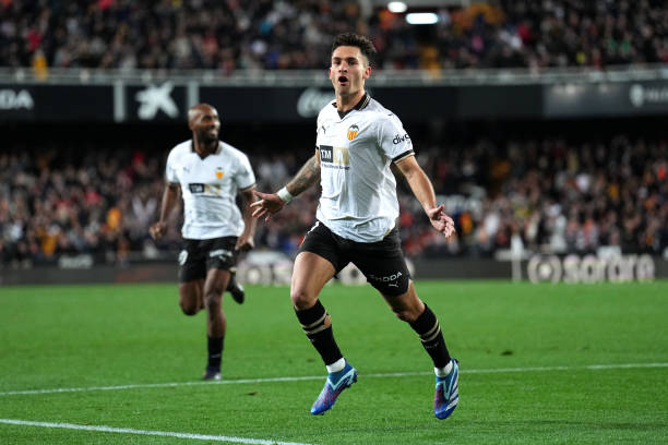 法甲焦点战：马赛VS里昂，传统豪门的生死对决