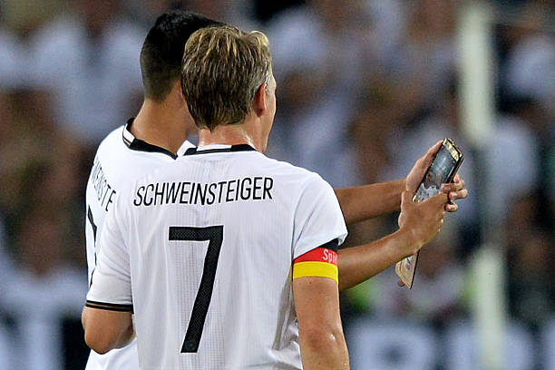 VAR介入!球门球未出禁区是否构成违例?