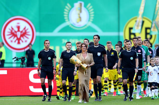 阿迪达斯还是耐克?深度解析德甲用球品牌之争