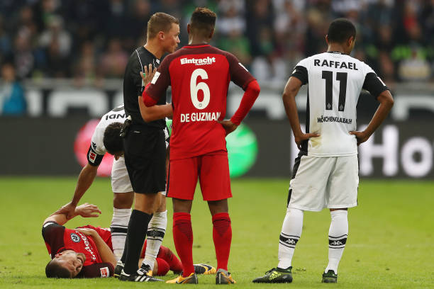 球员必读:笼式足球场上的行为规范与安全准则