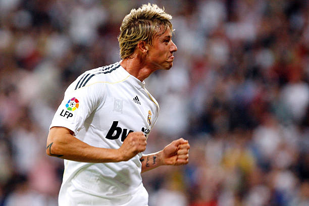 马拉多纳的球衣号码:10号如何成为足球的象征?