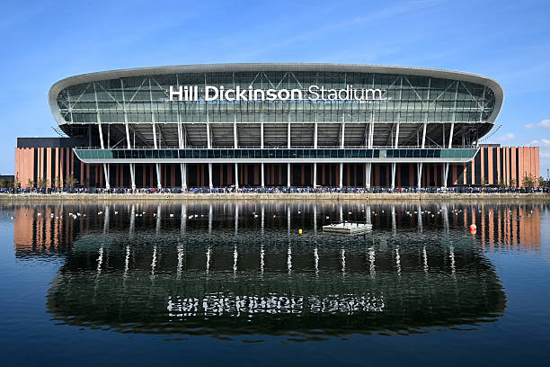 单刀球红牌判罚标准:裁判如何判断?