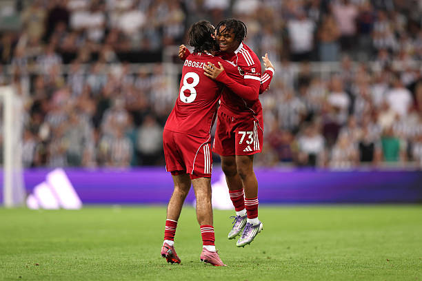 9分钟5球神迹领衔!莱万那些载入史册的经典进球