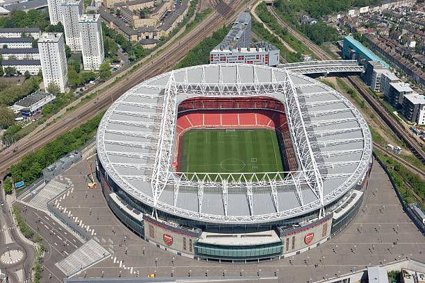 八人制足球场灯光与围栏设计:尺寸匹配与安全规范