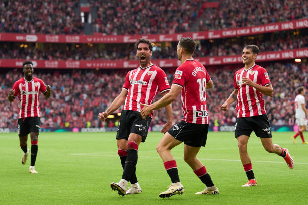 德甲半程积分榜分析：谁将挑战拜仁的霸主地位？