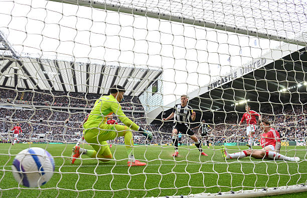 德甲赛季最佳阵容：欧足联评选的顶级球星齐聚，谁意外落选？