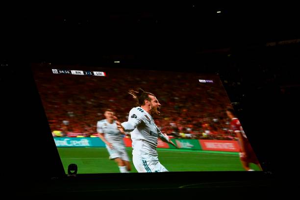 防守足球的黄金法则：预判、压迫与快速回防