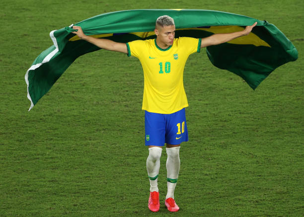 法甲降薪潮？近年球员年薪变化与联赛经济状况分析