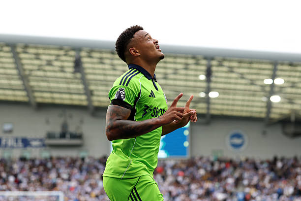 从世界杯案例看守门员点球提前移动的判罚尺度变化