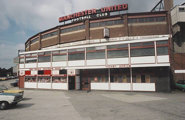 C罗与梅西正面交锋：数据对比与比赛结果分析