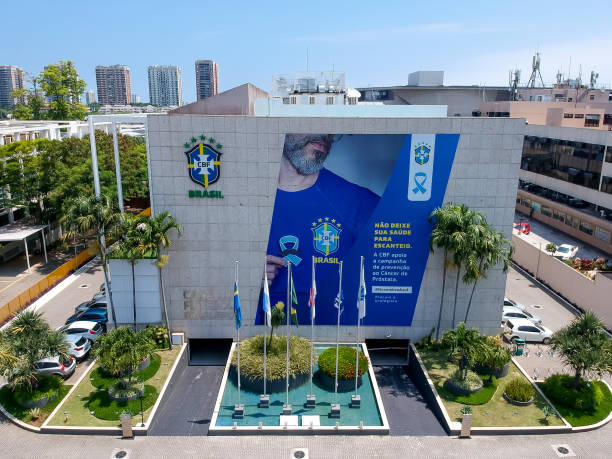 我的粉球鞋可能想呼吸新鲜空气：关于它突然“张嘴”这件事。