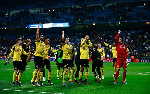 足球场上的一脚定乾坤:不停球射门技术详解