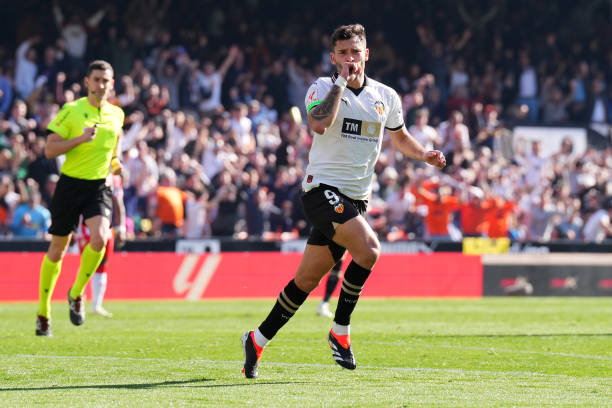 如何打造贝克汉姆式的经典英伦发型