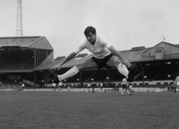 单刀犯规频发：现代足球的防守策略演变