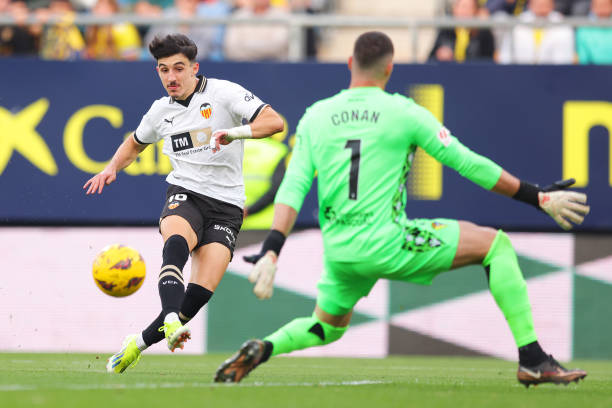 从健壮到臃肿：马拉多纳身材变迁的启示