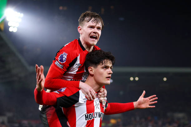 致敬马拉多纳:绿茵场上的永恒神话