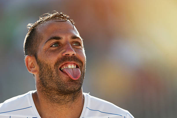 从博卡到巴萨:马拉多纳球衣背后的故事与荣耀