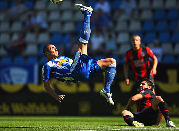 欧冠决赛经典时刻：梅西头球终结曼联王朝