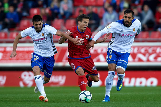 如何用身体不同部位精准停住高速飞来的足球?