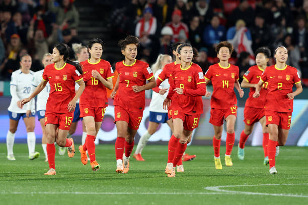 从贫民窟到世界杯:足球如何改变人生