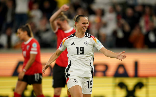 射门与传球技术动作的相似性分析