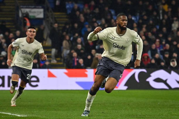 足球庆典必备：5种简单又吸睛的蛋糕装饰技巧