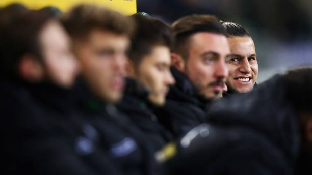 简约不简单：黑白足球队服的设计哲学