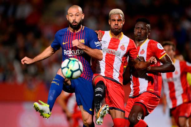 （趣味解读核心规则，抓住“二次触球”的关键点）