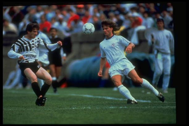 英超收官战:2024冠军归属的惊心动魄90分钟