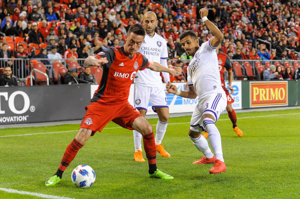 昆山FC晋级中超，球迷狂欢庆祝！