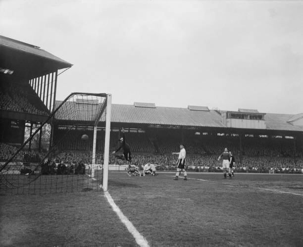 超越身高限制：马拉多纳的足球哲学与成功之道