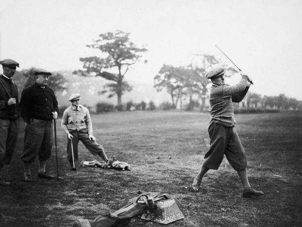 欧协联与欧冠动态对比:两大欧洲赛事最新积分榜及出线形势解析。