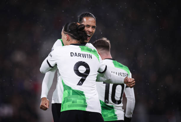 任意球游戏大全破解版内购免费版：一键修改球员属性