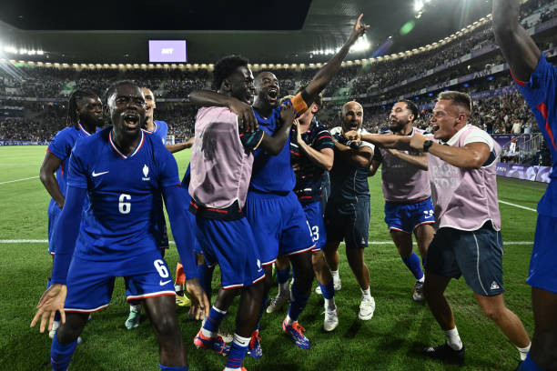 欧冠小组赛积分榜全解析:谁已提前出线?谁又将遗憾告别?