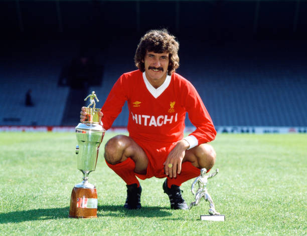 姆巴佩现身马德里引热议，皇马球迷疯狂期待官宣