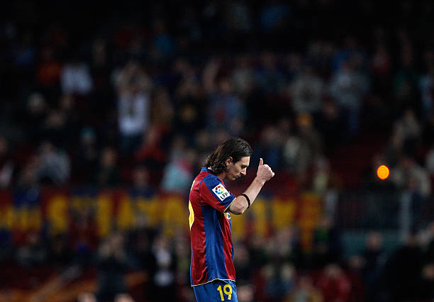 足球场面积对比:11人制球场相当于几亩地?