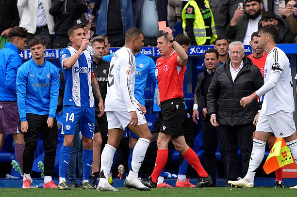 雷速足球直播：高清免费观看，精彩赛事不容错过！