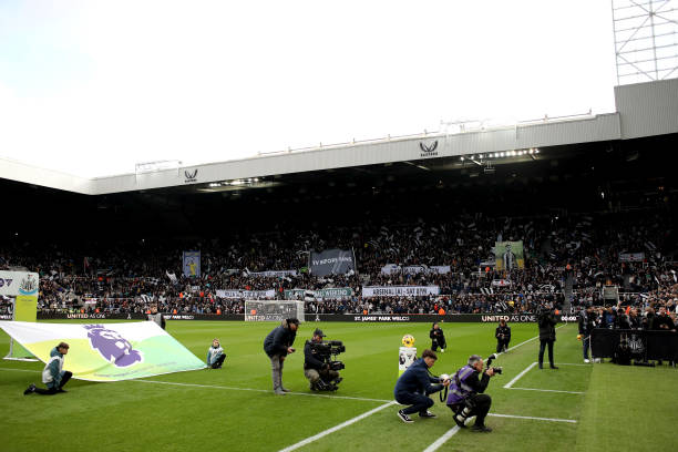 禁区内 越位：当裁判哨声响起，胜负只在一线之间