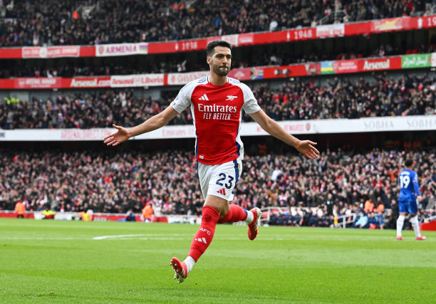 边线球战术的运用:如何快速组织进攻或拖延时间