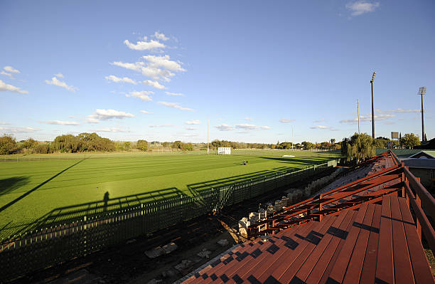 (充满力量感，聚焦“体育改变命运”这一主题)