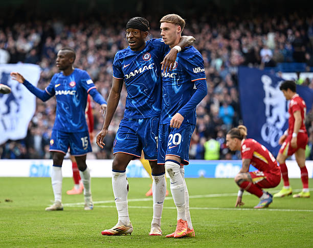 普斯卡什与马拉多纳：足球场上的魔术师