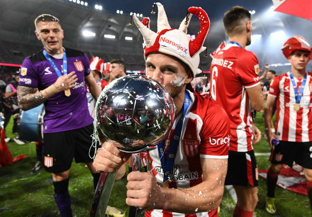 角球判罚标准详解:什么情况下会判角球?