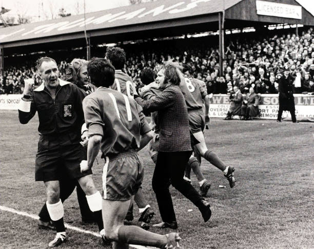 防守与进攻兼备:足球史上进球最多的后卫排行榜