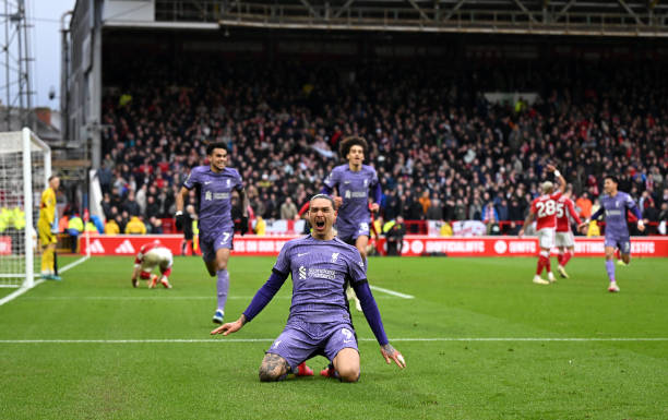 角球击中门柱反弹！主罚球员闪电补射破门