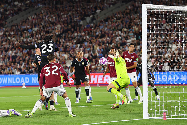 英超积分榜演变:从传统强队到新贵的挑战