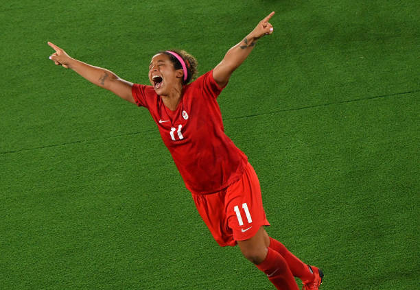 中超控股股价今日表现跑赢/跑输大盘,行业对比分析