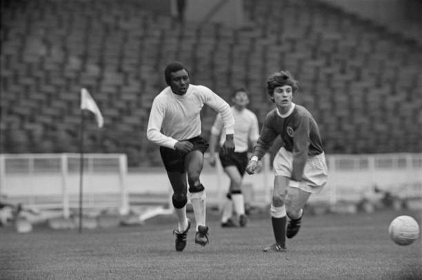 梅西的全名:里奥内尔·安德烈斯·梅西·库奇蒂尼